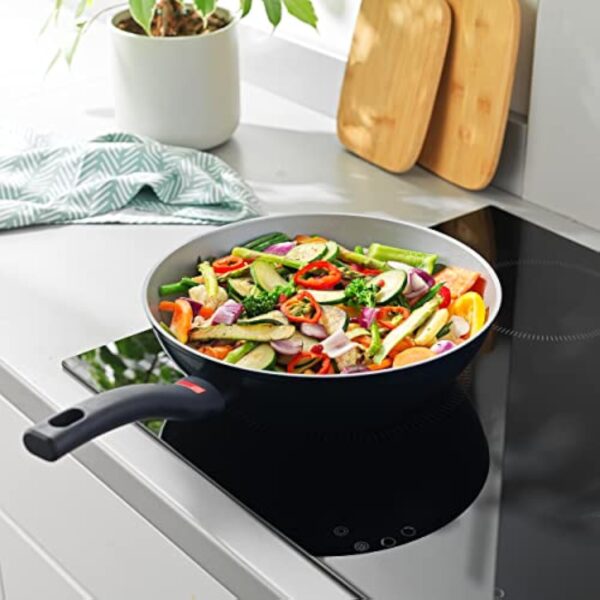 Progress BW10832EU7 Wok Sautuese Poêle Antiadhésive 28cm, Tous Feux Dont Induction, L’indicateur de poignée devient rouge lorsque la température optimale est atteinte, Thermo Handle, Gris/Bleu Foncé – Image 3