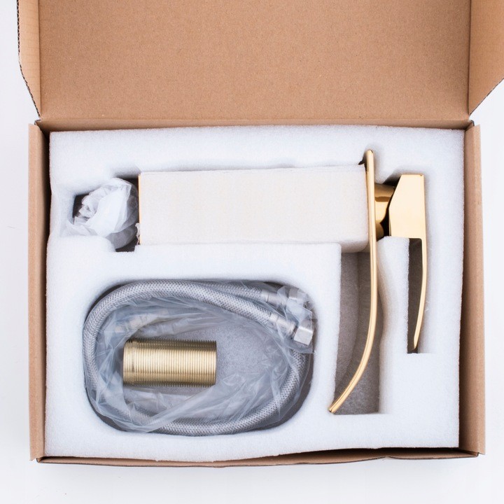 Mélangeur de lavabo YOKA HOME cascade d'eau dorée d'élégant robinet pour un style luxueux avec un effet unique de la cascade