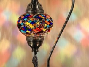 DEMMEX Lampe turque authentique, fabriquée en Turquie, lampe de chevet en mosaïque marocaine turque, 100% fabriquée à la main, corps en métal couleur laiton antique et base en métal décorée,