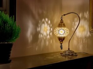 Lampe turque authentique DEMMEX, fabriquée en Turquie, lampe de chevet en mosaïque marocaine turque, 100% fabriquée à la main, corps en métal couleur laiton antique et base en métal décoré